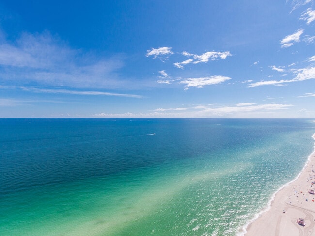 Building Photo - 15811 Collins Ave