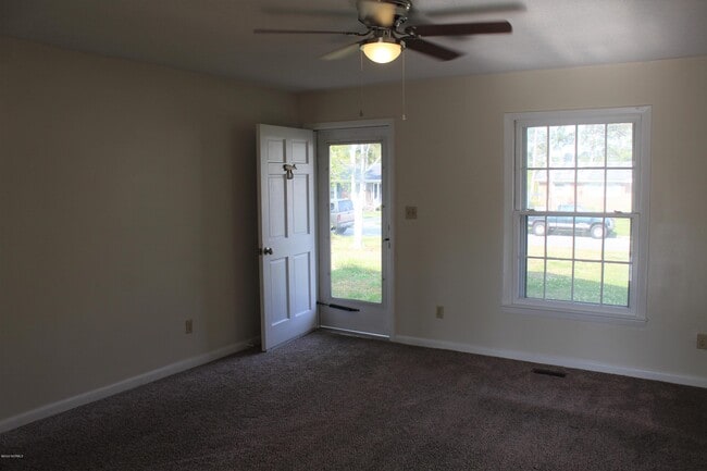 Building Photo - 2412 Emeline Pl
