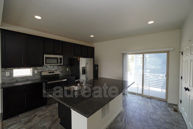 Foto del edificio - 5472 Danube St