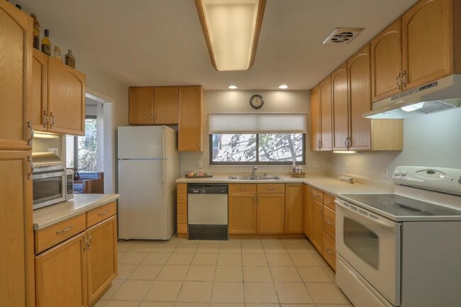 Foto del edificio - 10513 Apache Ave NE