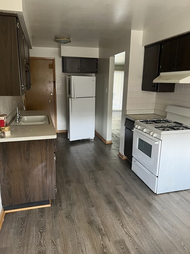 Foto del edificio - 471 Hirsch Ave