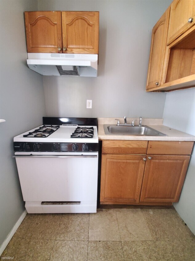 2 br, 1 bath - 708 Hallett St # 2B - 2 br, 1 bath  - 708 Hallett St # 2B