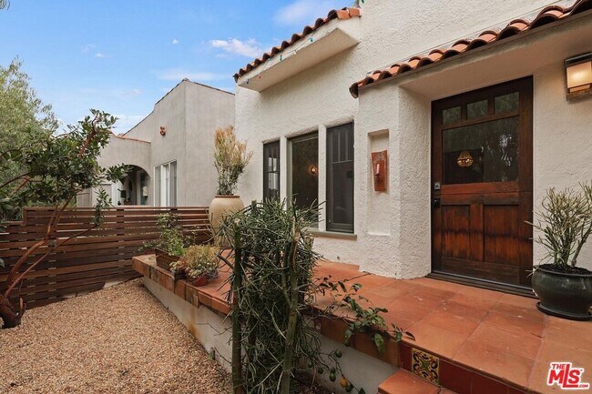 Building Photo - 228 Rennie Ave