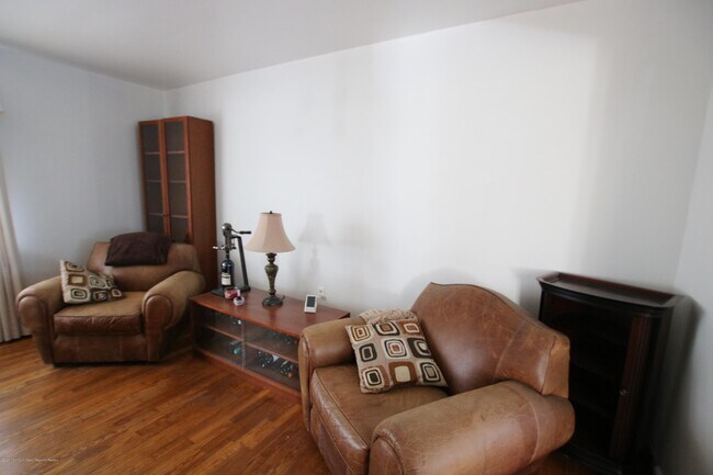 Foto del edificio - 450 Redmond Ave