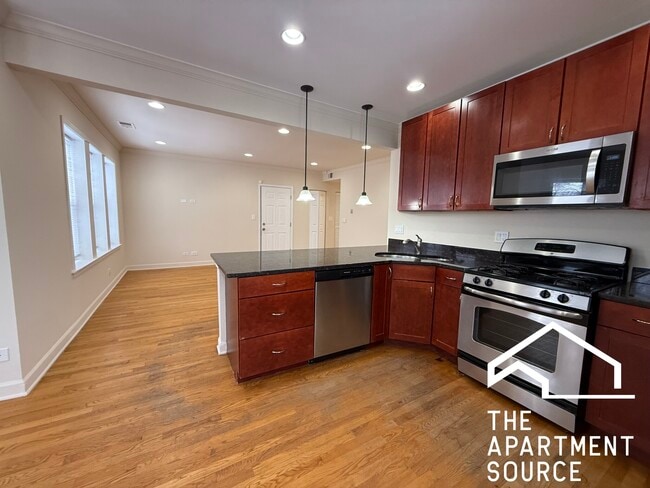 Building Photo - 6301 N Francisco Ave
