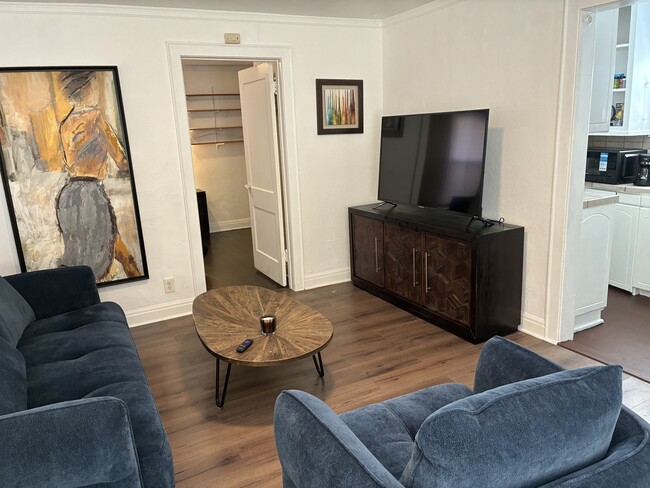 Sala de estar - 3455 Plata St