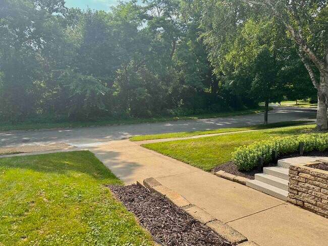Building Photo - 21 N Kenosha Dr
