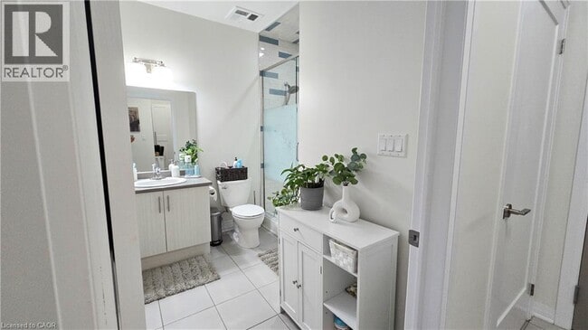 Building Photo - 10 Concord Pl