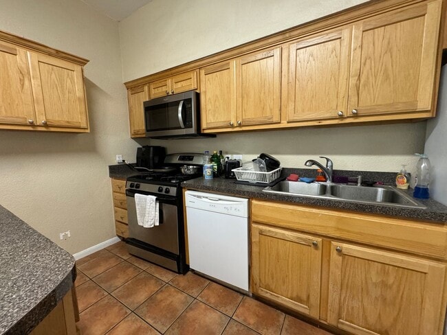 Building Photo - Two Homes 10 Bedroom 5 Baths Near UT Campus