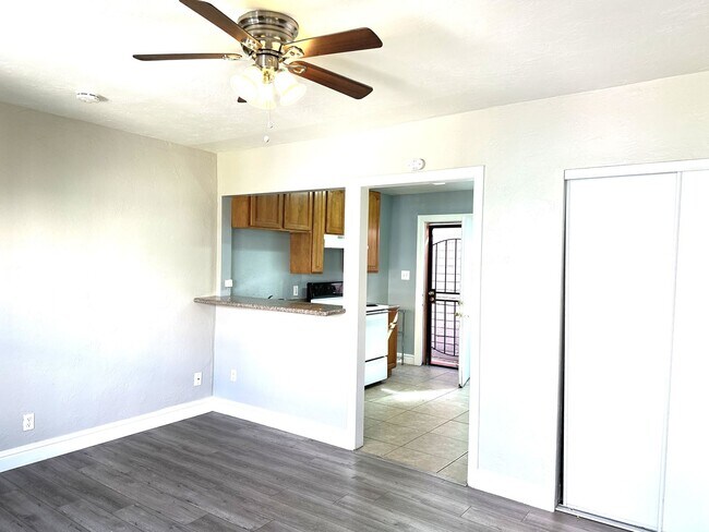 Building Photo - 6120