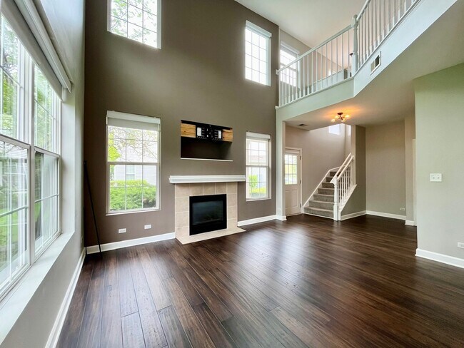 Building Photo - 1919 Golden Gate Ln