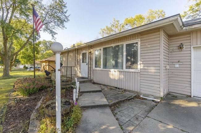 Building Photo - Beautiful 3-Bed 1.5-Bath House in Waterloo