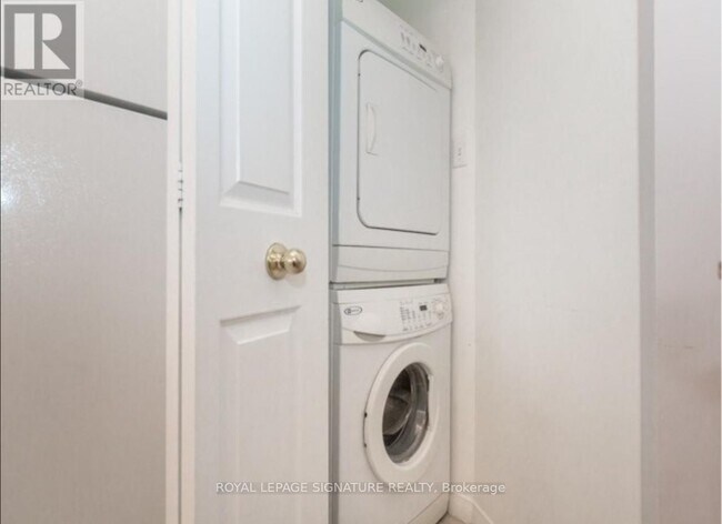 Building Photo - 801 King St W