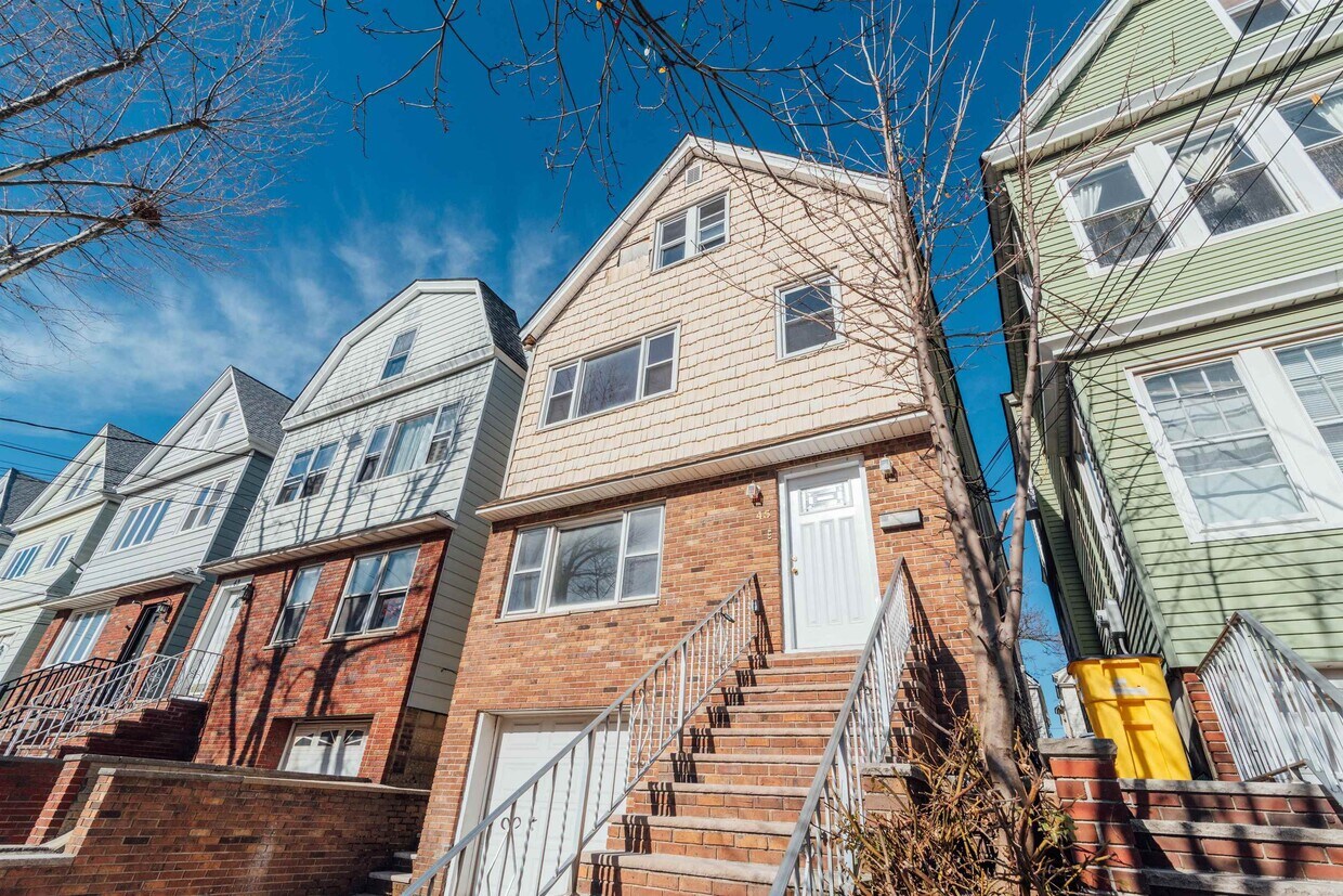 45 E 36th St Unit 1, Bayonne, NJ 07002 Condo for Rent in Bayonne, NJ