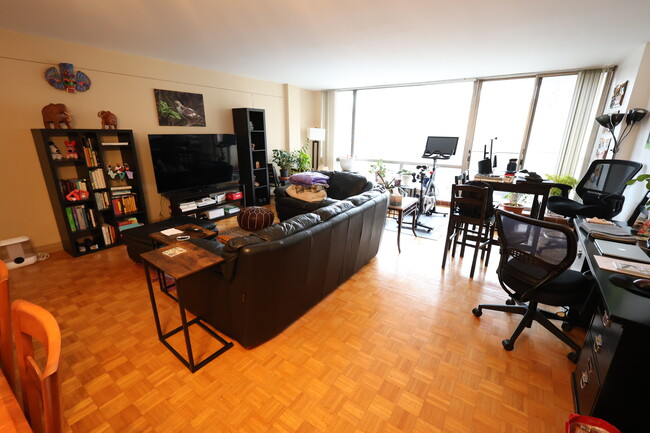 Foto del edificio - 45 Longwood Ave
