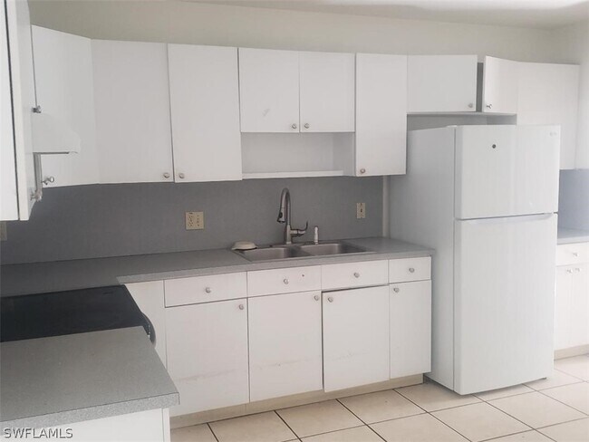 Foto del edificio - 2620 Storter Ave