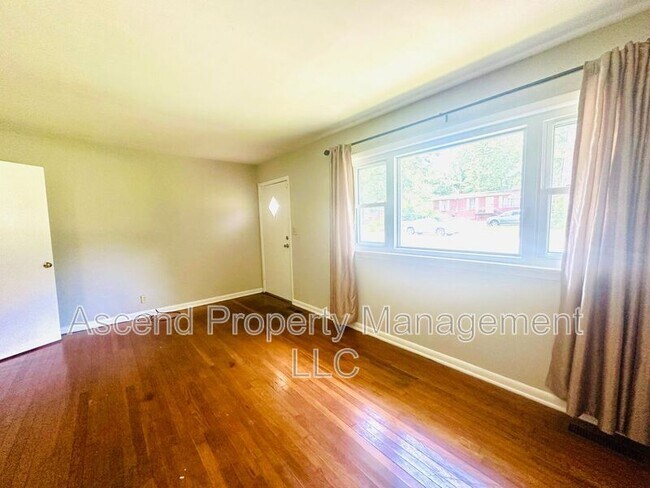 Foto del edificio - 7835 Rosemary Cir