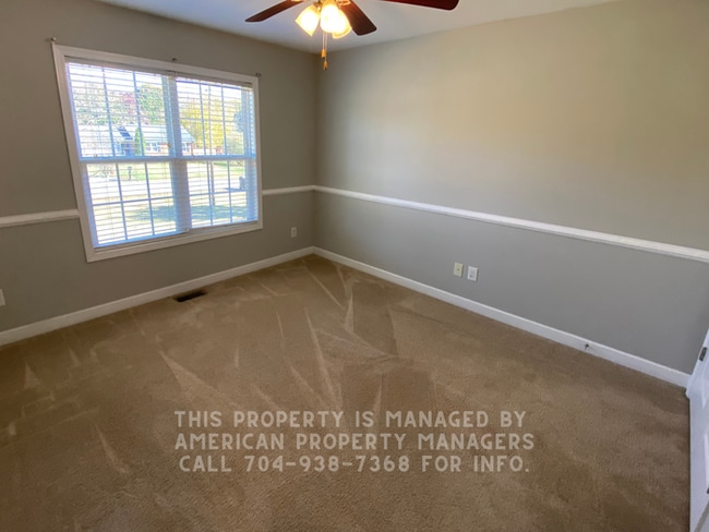 Building Photo - 1040 Rembrandt Dr SW