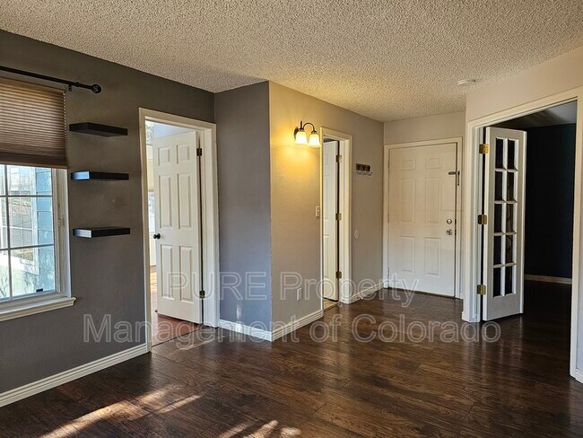 Building Photo - 888 S Reed Ct