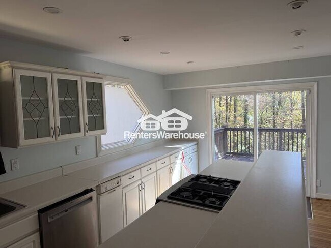 Foto del edificio - Stunning 4 Bedroom 3 Bath Home with outstanding floor plan and 3 level deck zoned to Oak Mountain...
