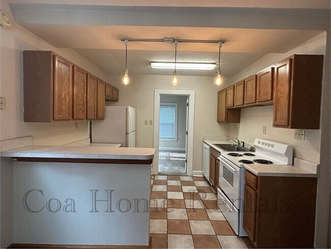 Foto del edificio - 3237 E Oakland Ave