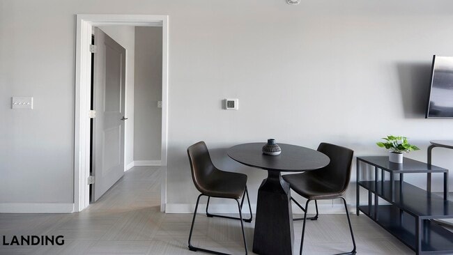 Building Photo - 600 19th St N