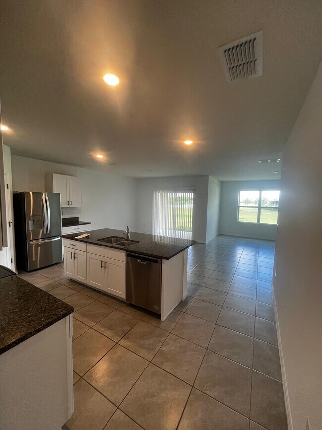 Building Photo - 1450 Riverboat Dr