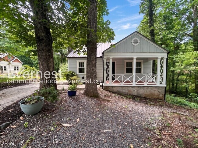 Foto del edificio - 1735 Willis Mill Rd SW