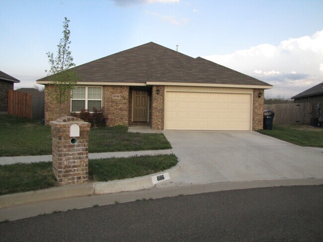 Foto del edificio - 8116 Erryn Ln