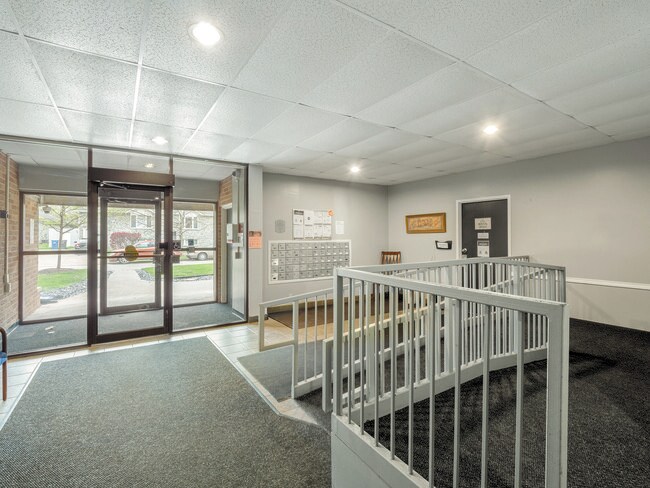 Photo du bâtiment - Sun Crest Tower Apartments