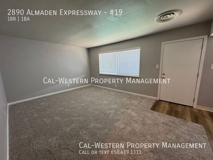 Primary Photo - Spacious 1/1 upstairs apartment in Willow ...