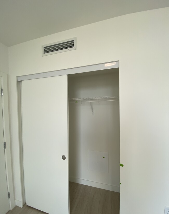 Photo du bâtiment - 13675 107A Av