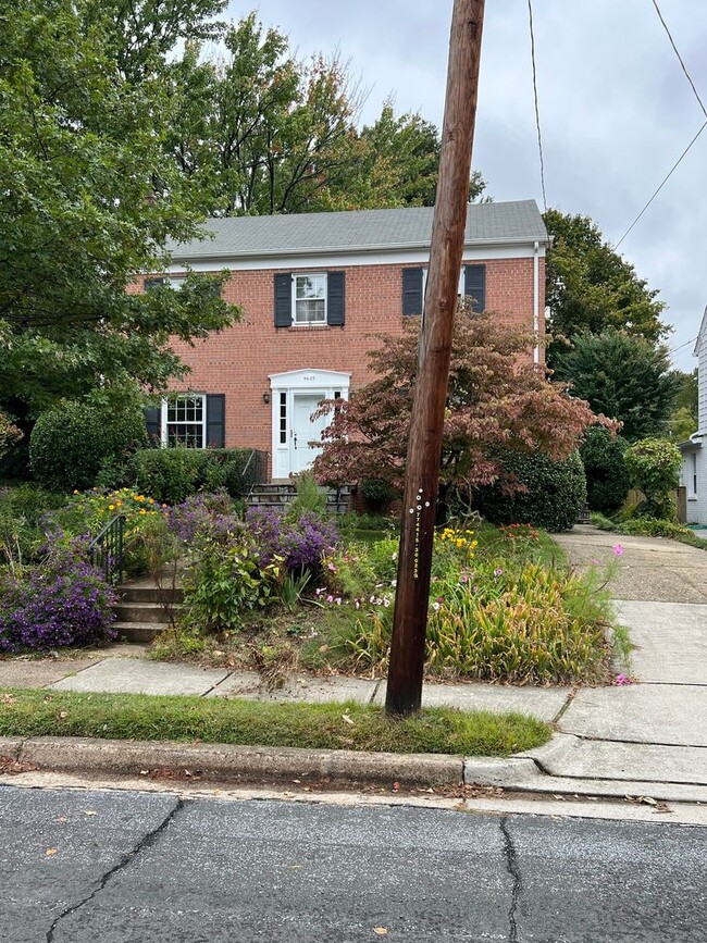 Building Photo - 4br 3.5ba home in Chevy Chase MD