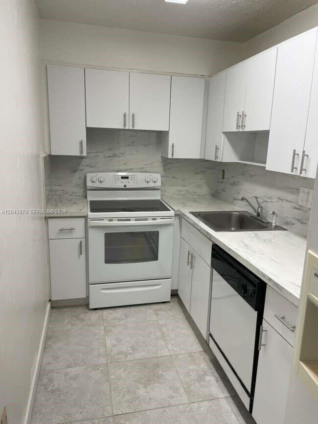 Foto del edificio - 4805 NW 7th St