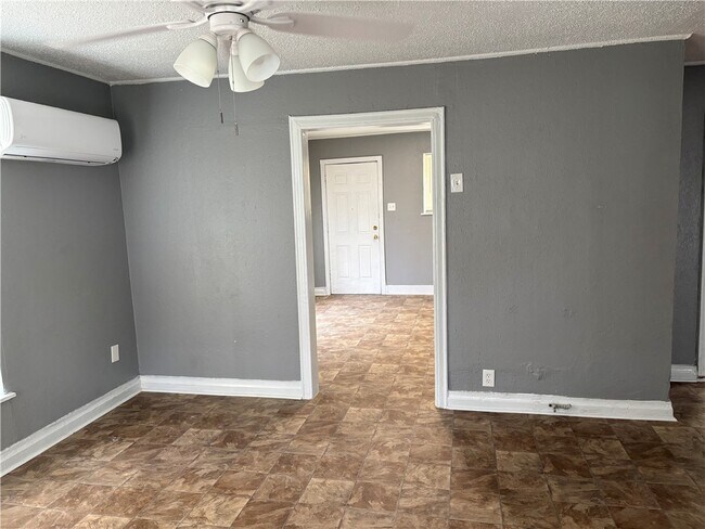 Foto del edificio - 701 W Lakeside Dr