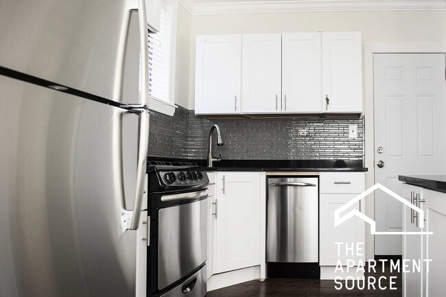 Foto del edificio - 3841 N Greenview Ave