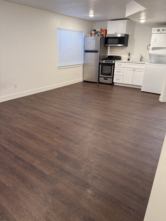 Building Photo - 727 N 150 E