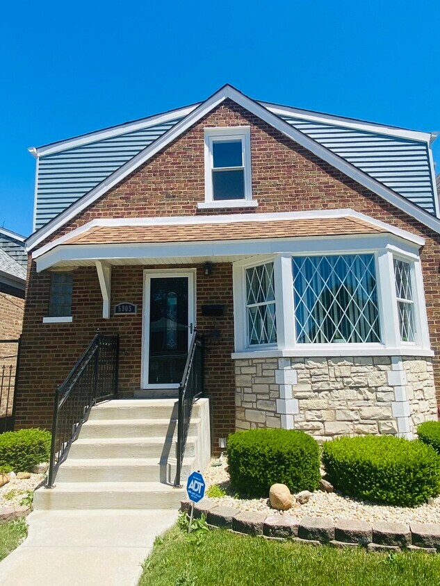 Primary Photo - 5905 S Kilbourn Ave