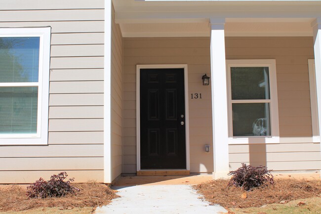 Building Photo - 131 Ivy Creek Dr