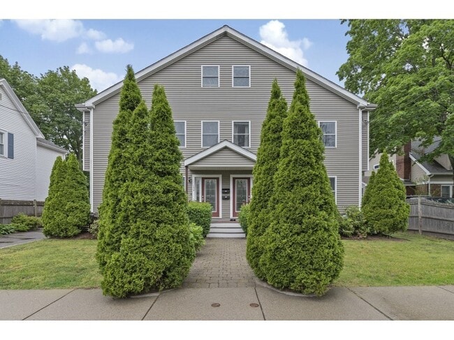 Building Photo - 154 Edinboro St