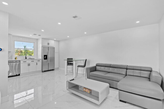 Foto del edificio - 871 NW 23rd Terrace