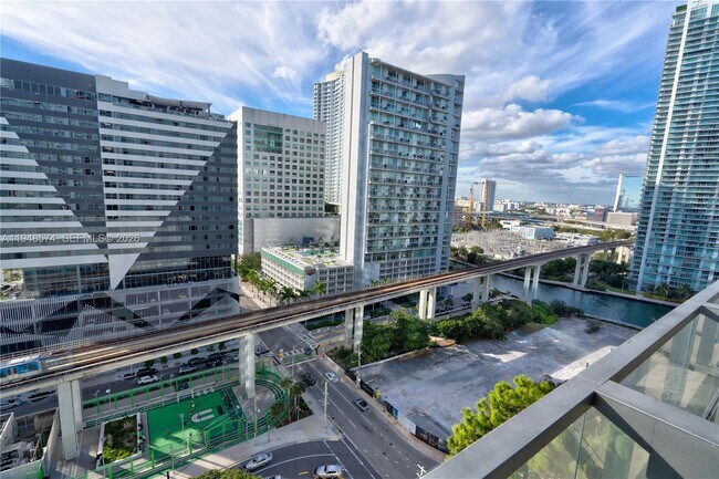 Foto del edificio - 88 SW 7th St