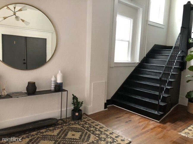 Foto del edificio - 1266 N Lafayette St