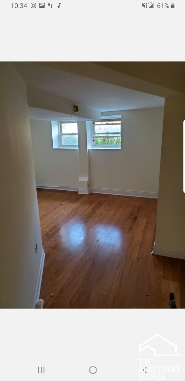 Building Photo - 6026 W Addison St
