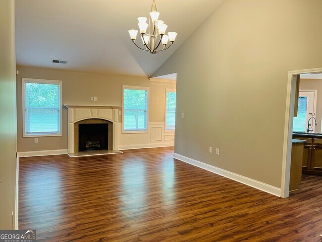 Foto del edificio - 5750 Crest Hill Dr NE