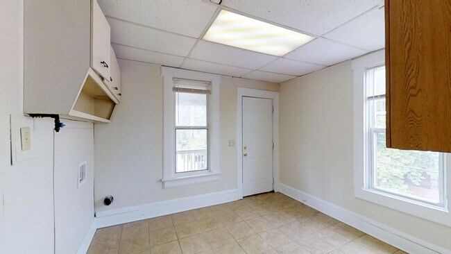 Building Photo - 79 E 7th Ave