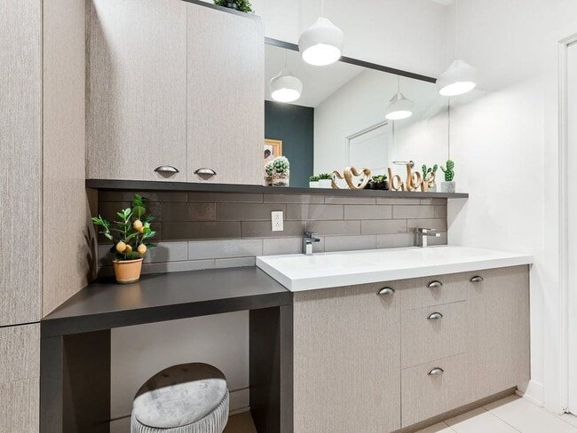 Building Photo - 2626 Central Expy
