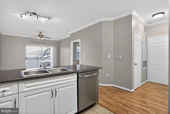 Building Photo - 12905 Centre Park Cir