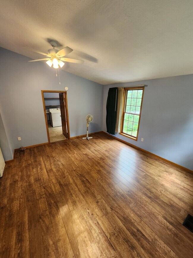 Building Photo - 335 Rupert Dr