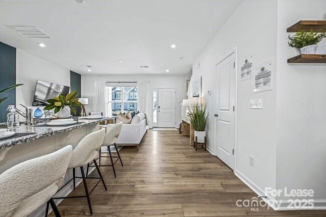 Building Photo - 10207 Guardian Dr